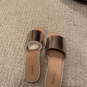 Qupid Silver Sandals Sleek Metallic Finish